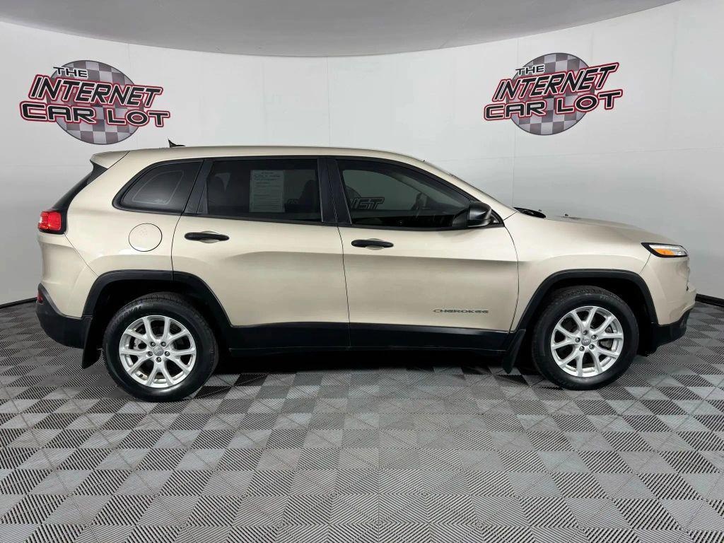 used 2015 Jeep Cherokee car, priced at $10,995