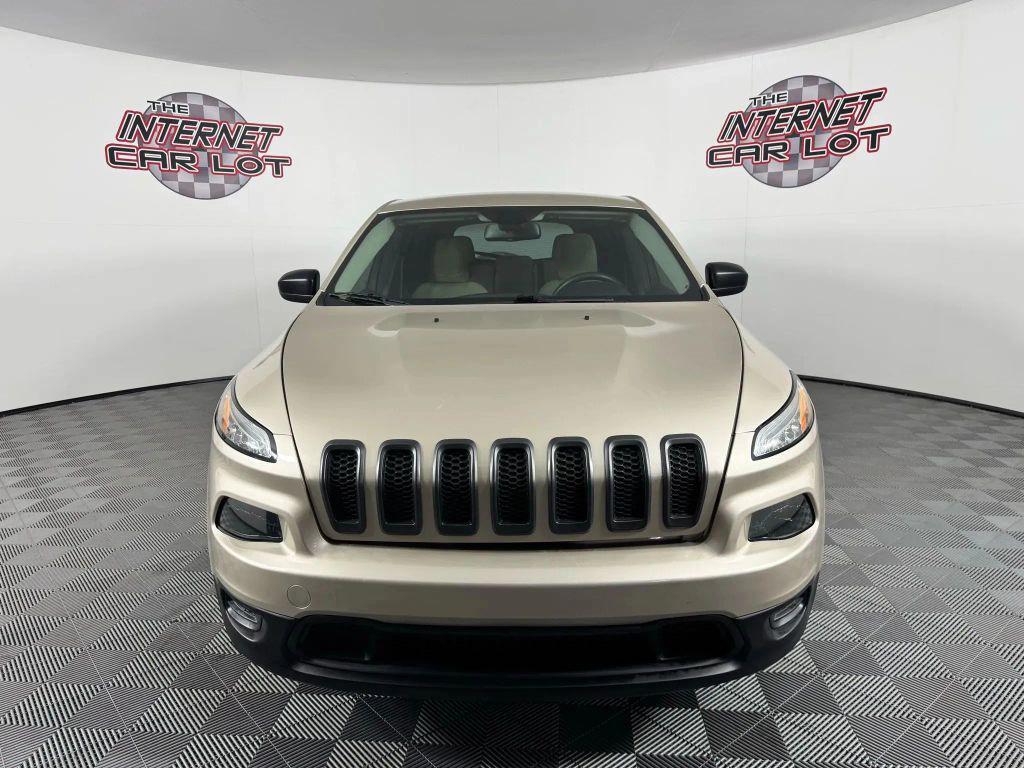 used 2015 Jeep Cherokee car, priced at $10,995