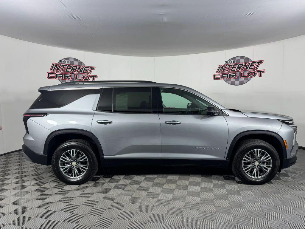 used 2024 Chevrolet Traverse car, priced at $32,995