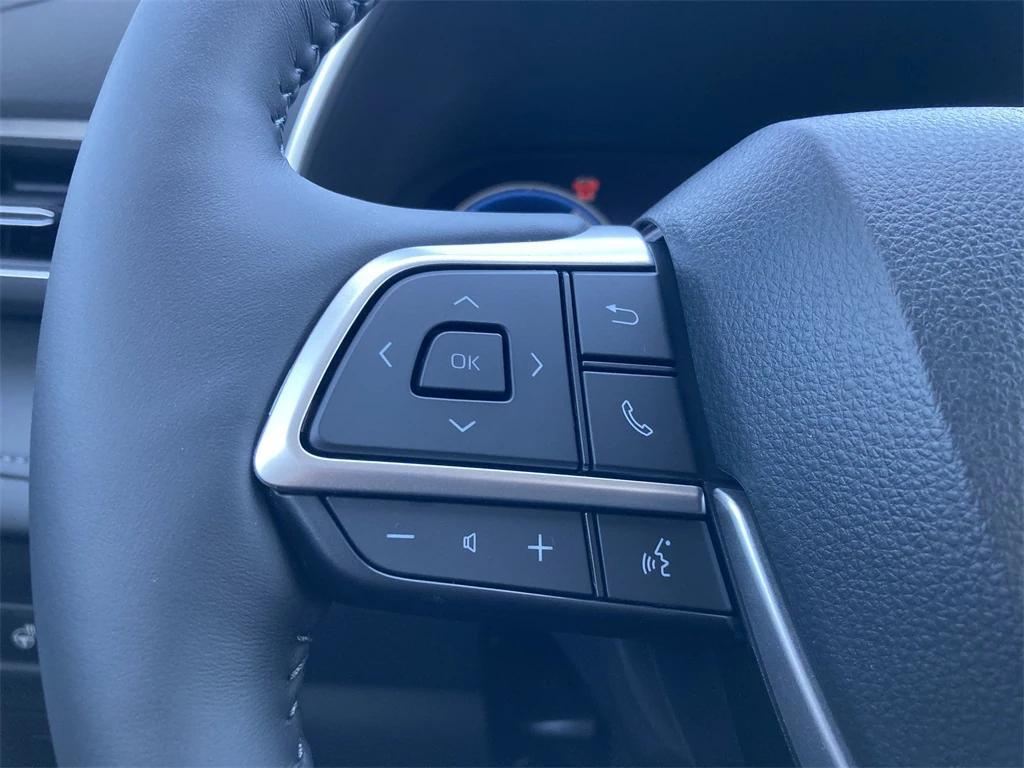 new 2026 Toyota Highlander Hybrid car, priced at $52,720