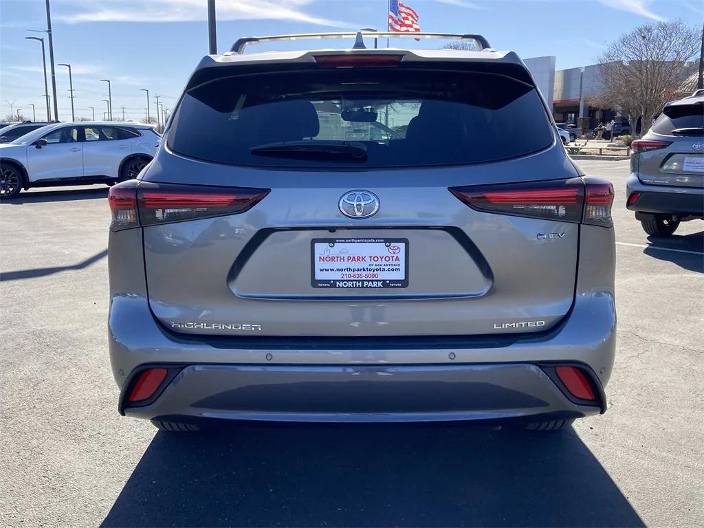 new 2026 Toyota Highlander Hybrid car, priced at $52,720