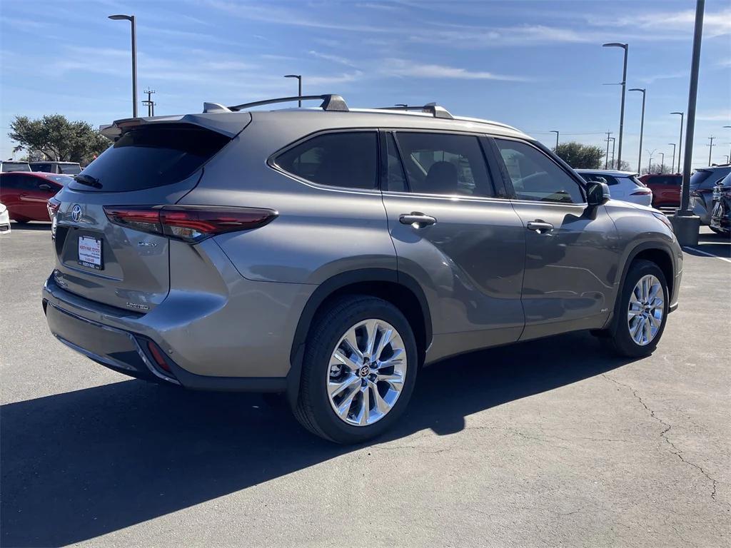 new 2026 Toyota Highlander Hybrid car, priced at $52,720