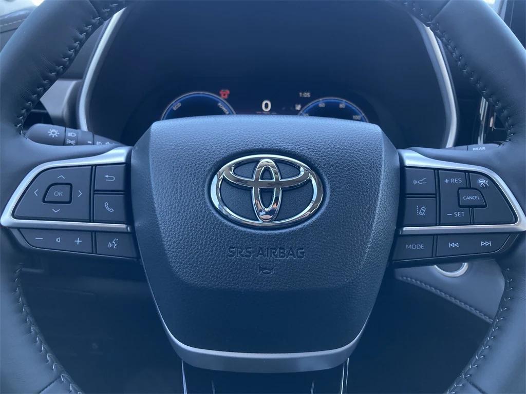 new 2026 Toyota Highlander Hybrid car, priced at $52,720