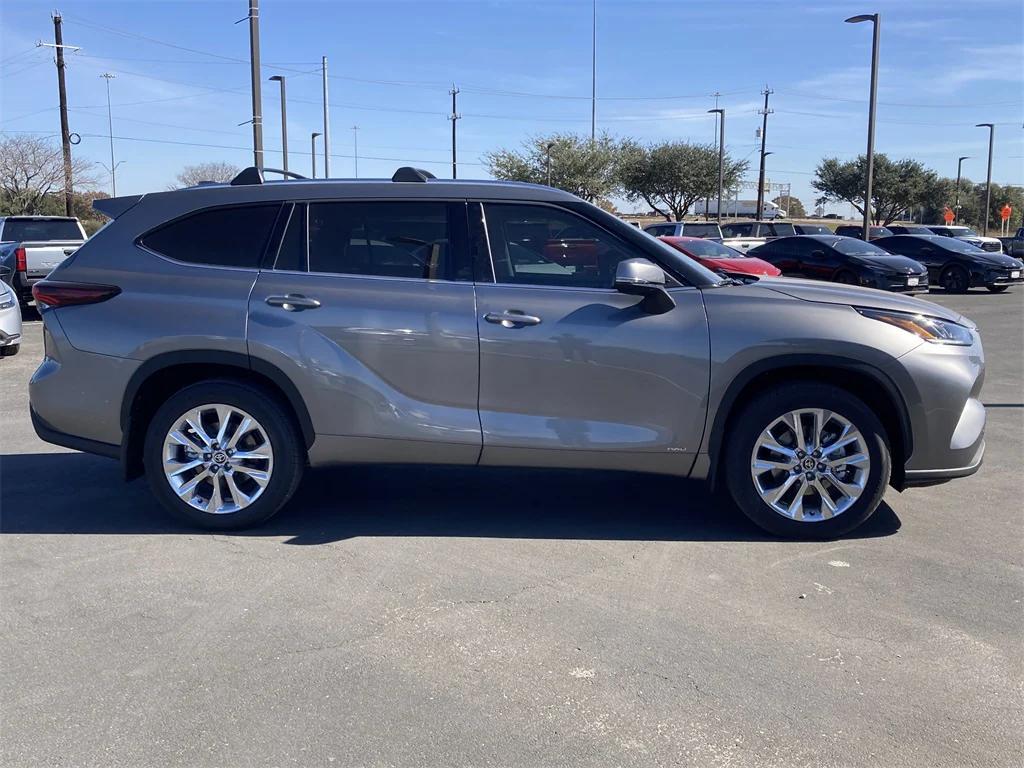 new 2026 Toyota Highlander Hybrid car, priced at $52,720