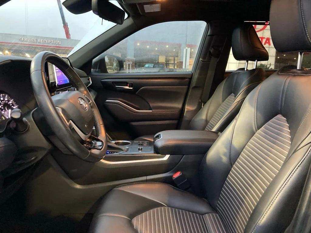 used 2023 Toyota Highlander car, priced at $32,451