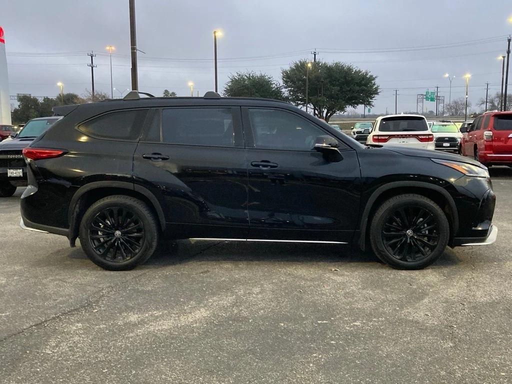 used 2023 Toyota Highlander car, priced at $32,451