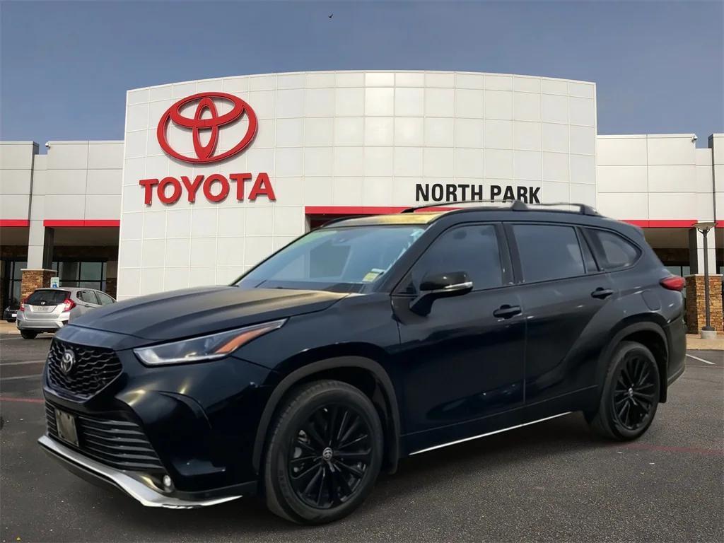 used 2023 Toyota Highlander car, priced at $32,451