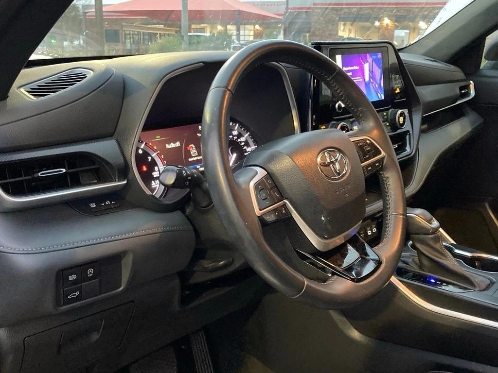 used 2023 Toyota Highlander car, priced at $32,451