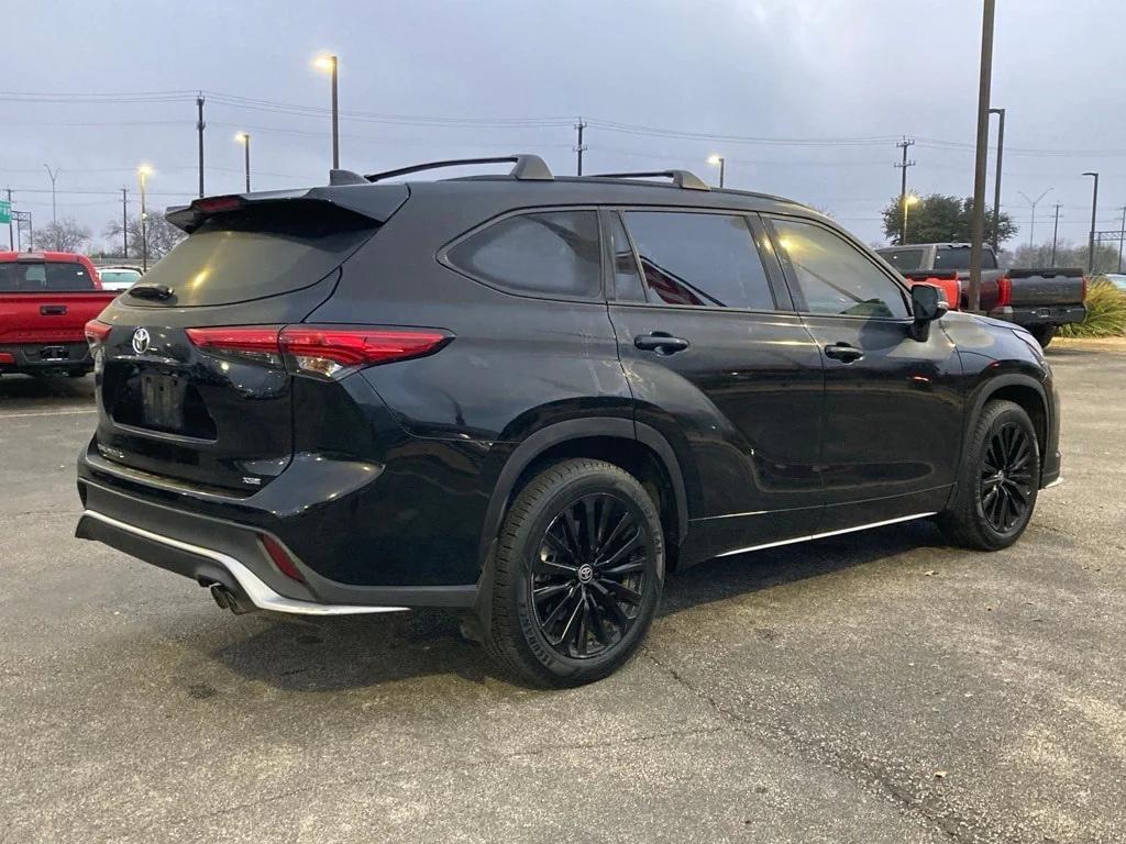used 2023 Toyota Highlander car, priced at $32,451