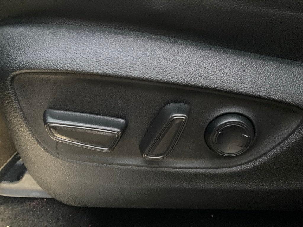 used 2023 Toyota Highlander car, priced at $32,451