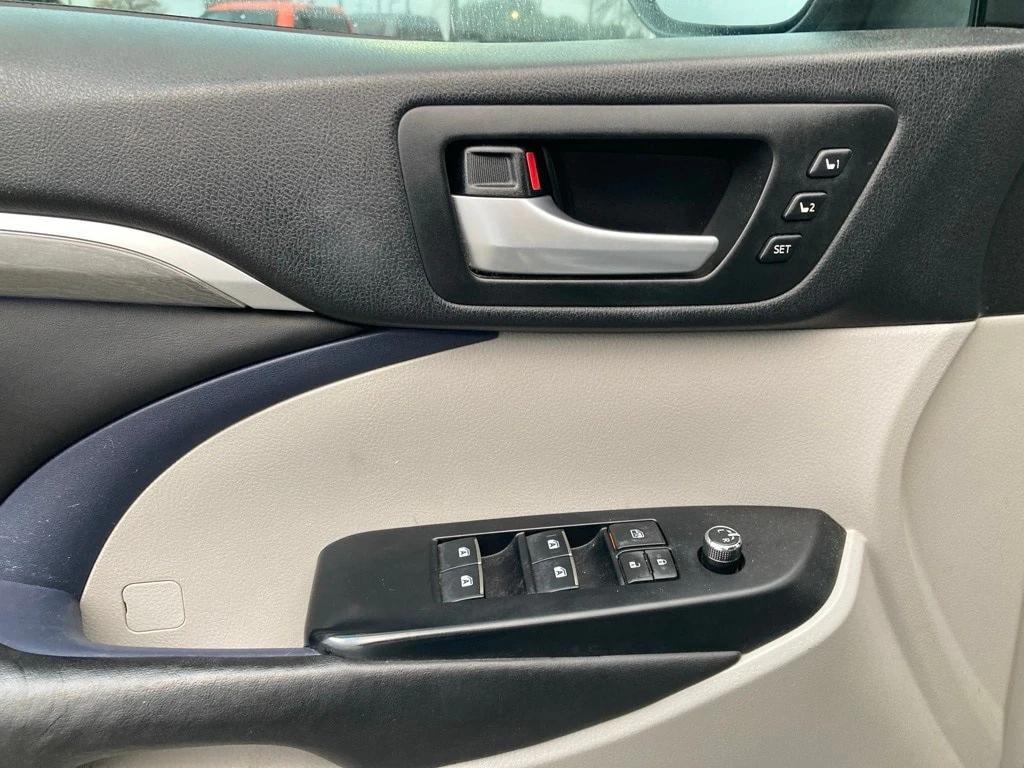 used 2017 Toyota Highlander car, priced at $17,991