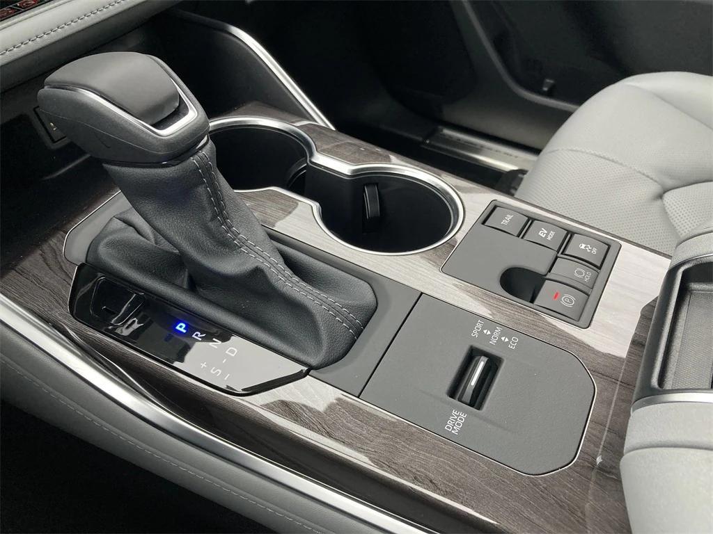 new 2026 Toyota Highlander Hybrid car, priced at $54,826