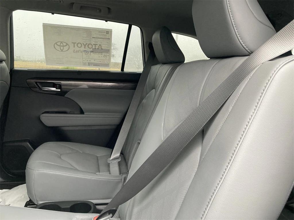 new 2026 Toyota Highlander Hybrid car, priced at $54,826