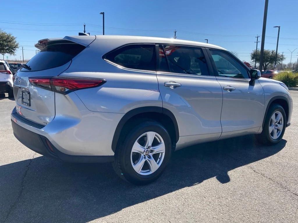 used 2023 Toyota Highlander car, priced at $30,961