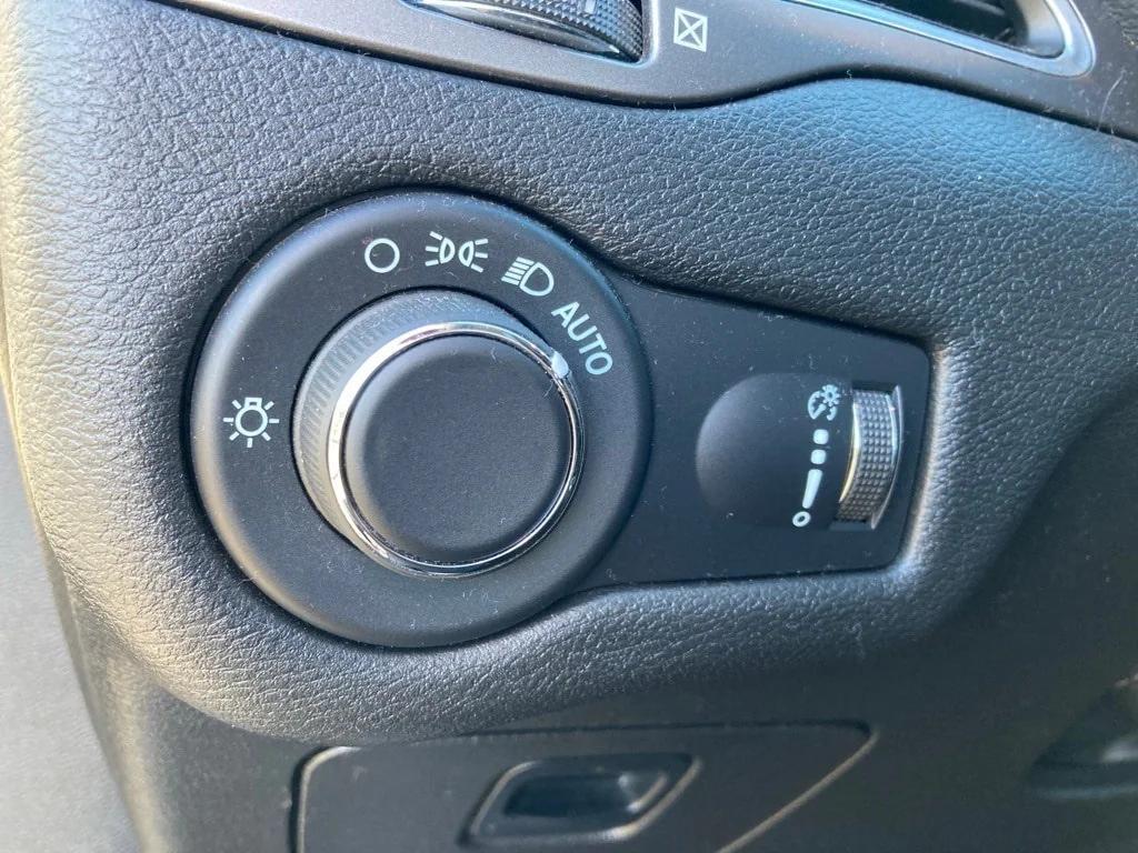 used 2021 Jeep Cherokee car, priced at $14,901