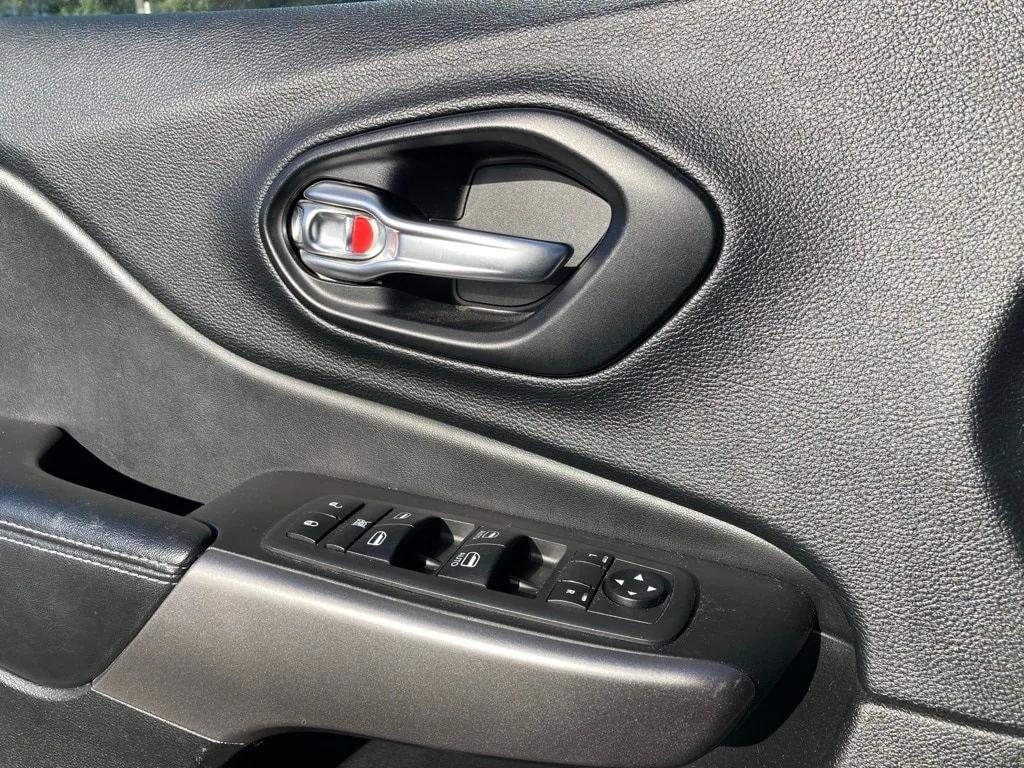 used 2021 Jeep Cherokee car, priced at $14,901