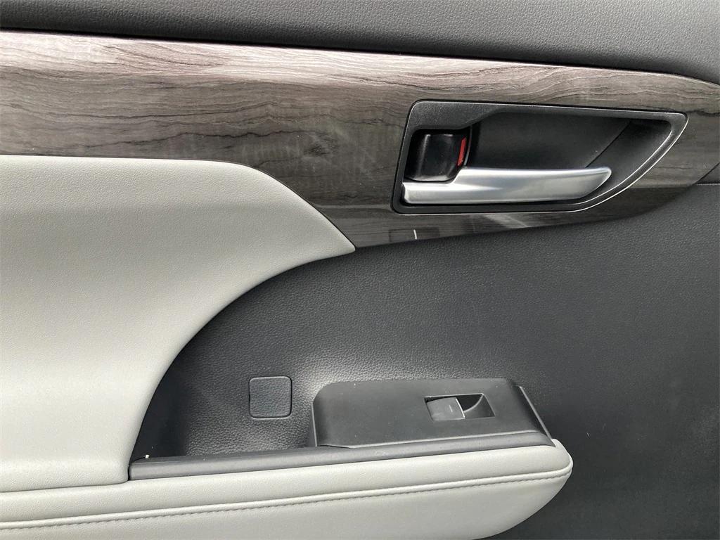 new 2026 Toyota Highlander Hybrid car, priced at $55,249