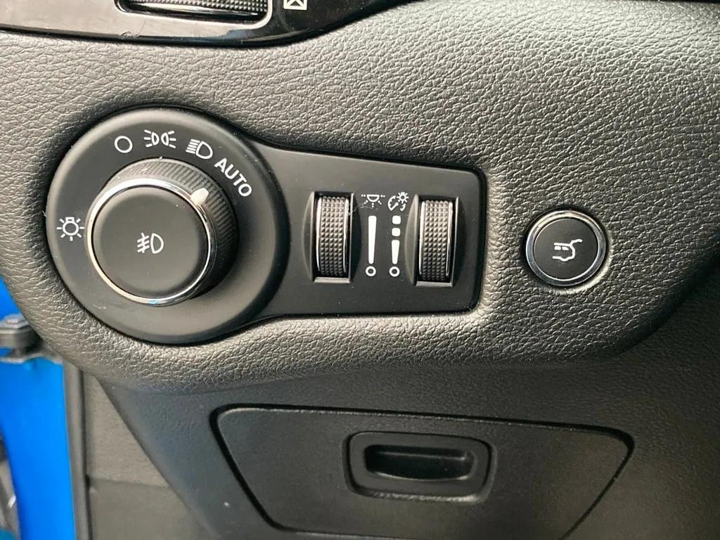 used 2023 Jeep Cherokee car, priced at $22,551