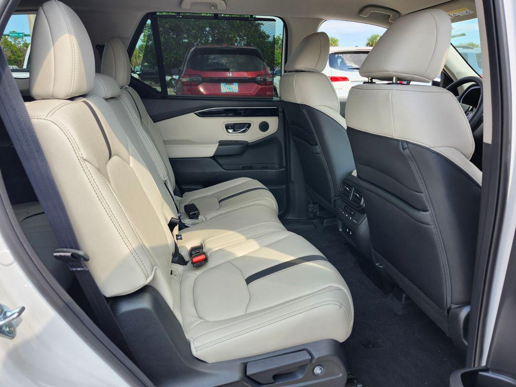 new 2026 Honda Pilot car, priced at $46,445