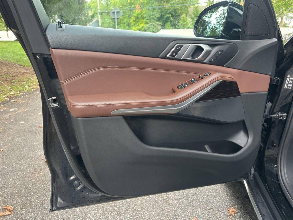 BMW X5 view 20