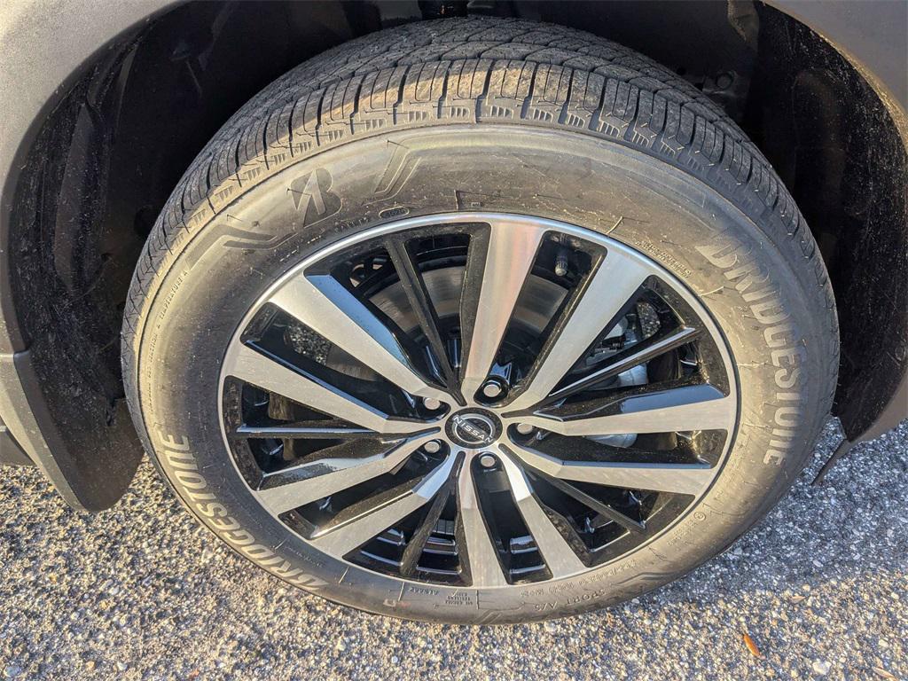 new 2025 Nissan Pathfinder car, priced at $45,750