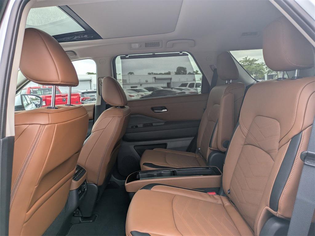 new 2025 Nissan Pathfinder car, priced at $43,905