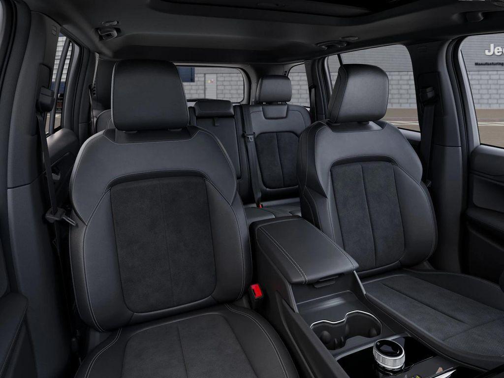 new 2025 Jeep Grand Cherokee car, priced at $41,625