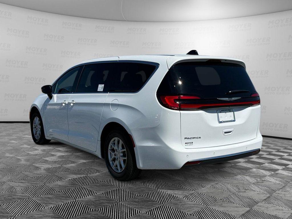 used 2025 Chrysler Pacifica car, priced at $31,498