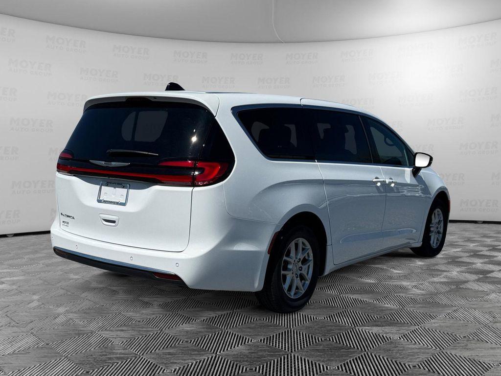 used 2025 Chrysler Pacifica car, priced at $31,498