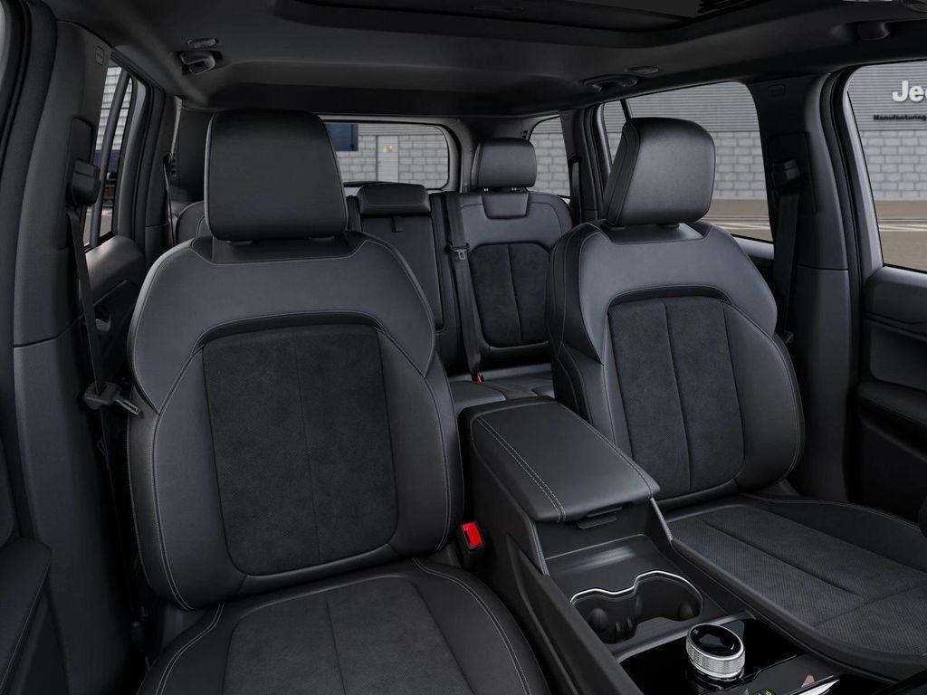 new 2025 Jeep Grand Cherokee car, priced at $42,161