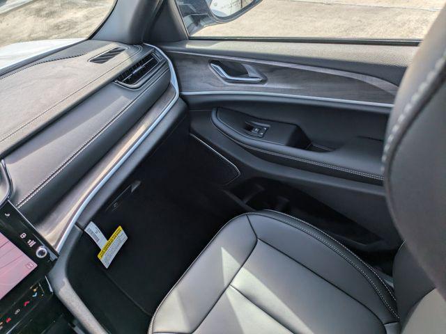 new 2026 Jeep Grand Cherokee car, priced at $45,623