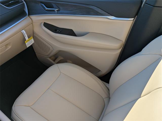 new 2025 Jeep Grand Cherokee car, priced at $48,936