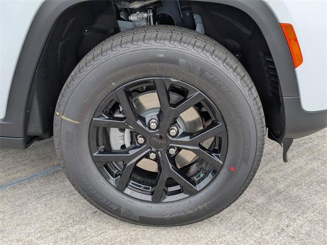 new 2025 Jeep Grand Cherokee car, priced at $41,050