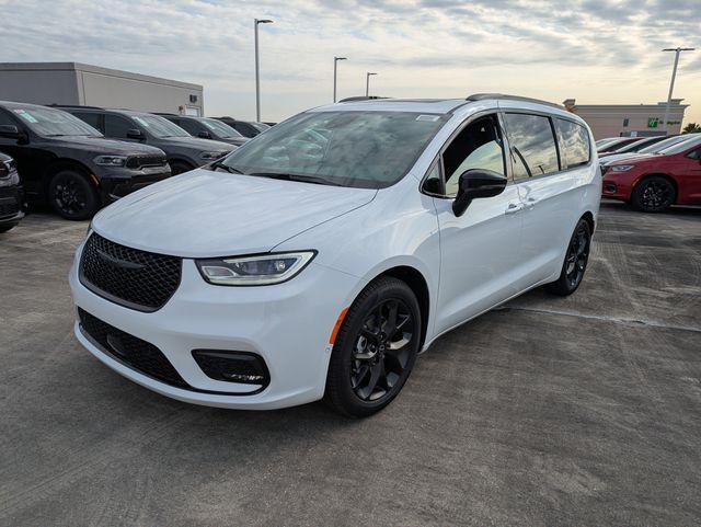 new 2026 Chrysler Pacifica car, priced at $51,649