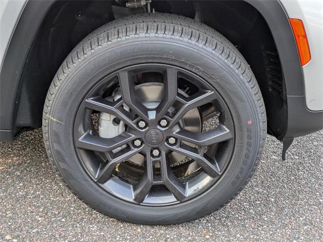 new 2025 Jeep Grand Cherokee car, priced at $48,982