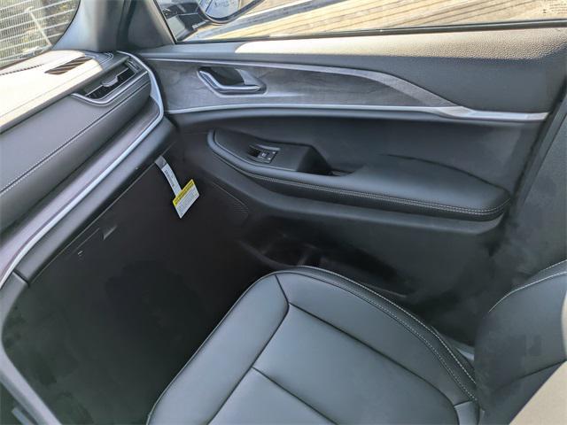 new 2025 Jeep Grand Cherokee car, priced at $48,982