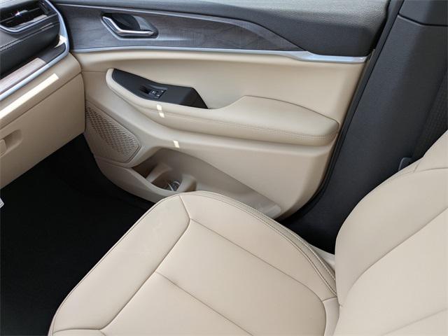 new 2025 Jeep Grand Cherokee car, priced at $43,735