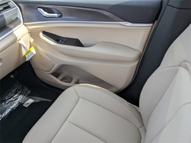 new 2025 Jeep Grand Cherokee car, priced at $48,982