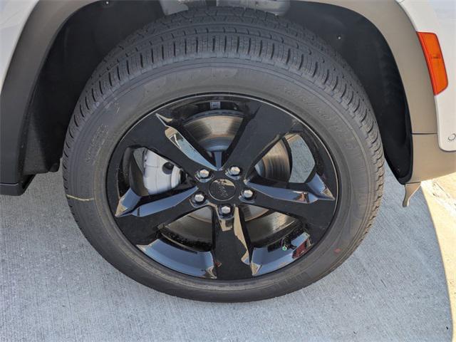 new 2025 Jeep Grand Cherokee car, priced at $50,180