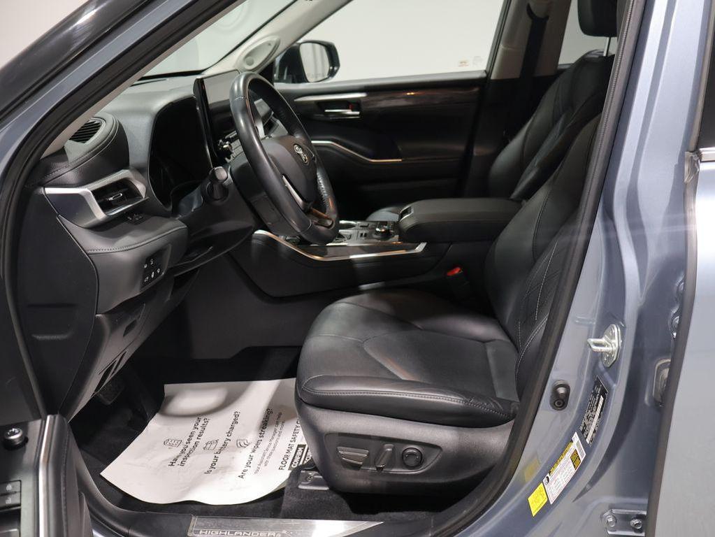used 2020 Toyota Highlander car, priced at $34,564