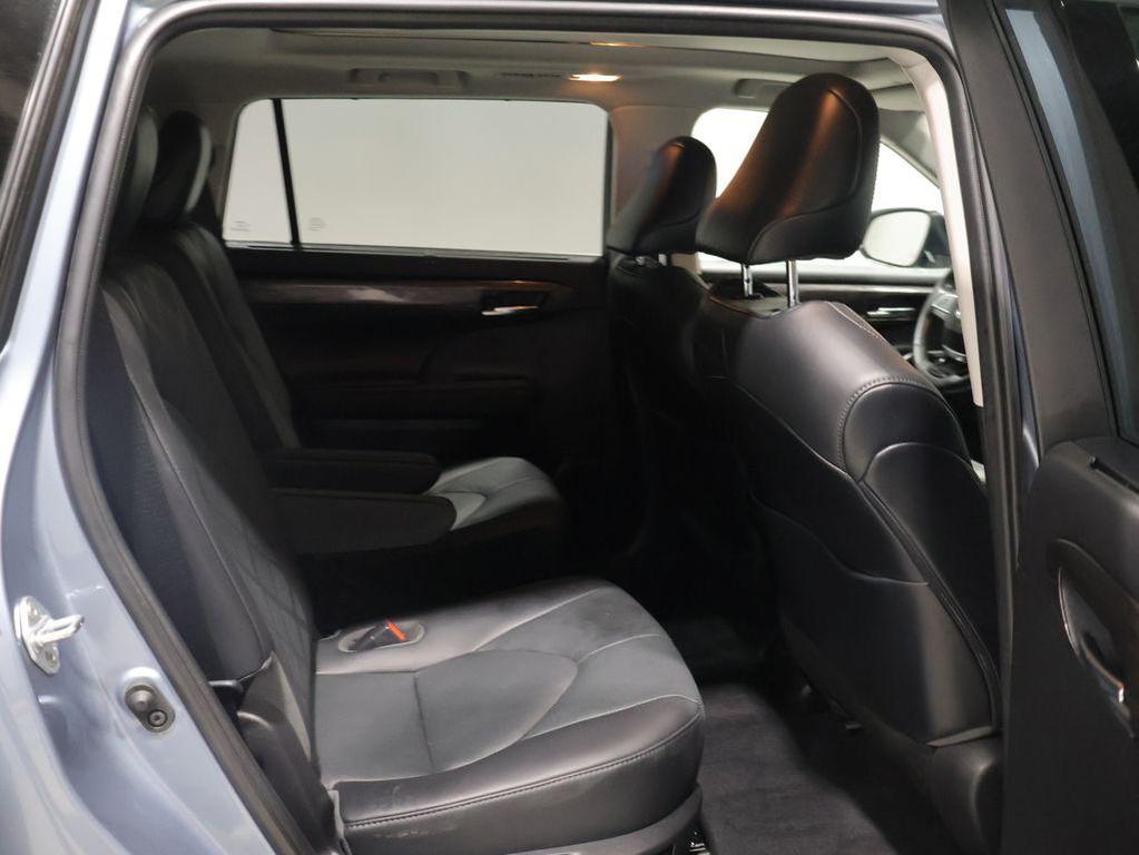 used 2020 Toyota Highlander car, priced at $34,564
