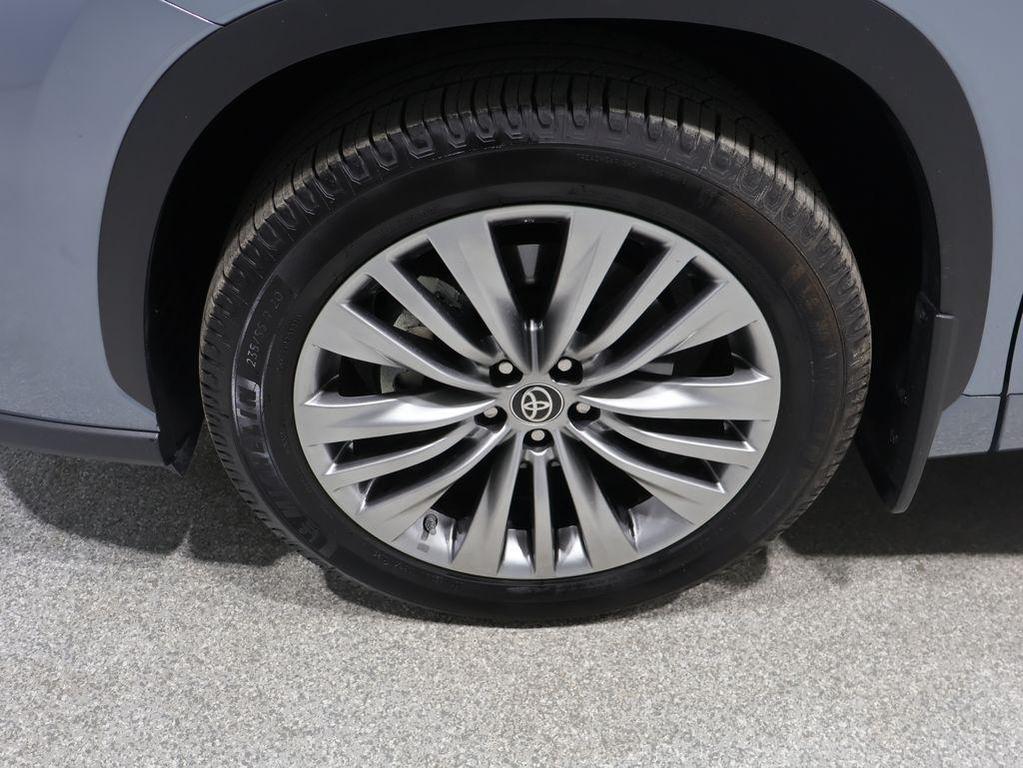 used 2020 Toyota Highlander car, priced at $34,564