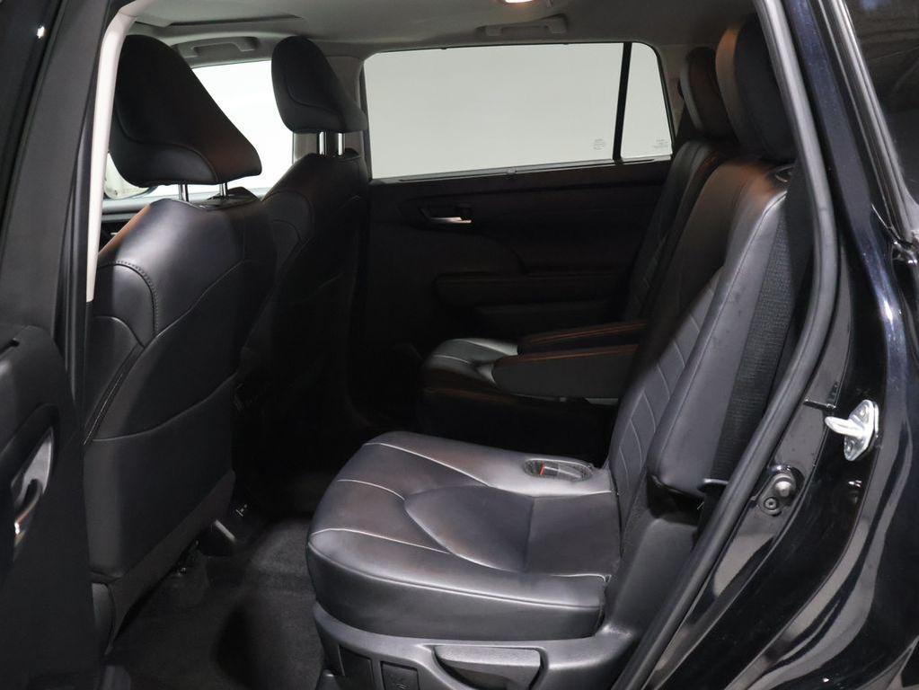 used 2024 Toyota Highlander car, priced at $35,998