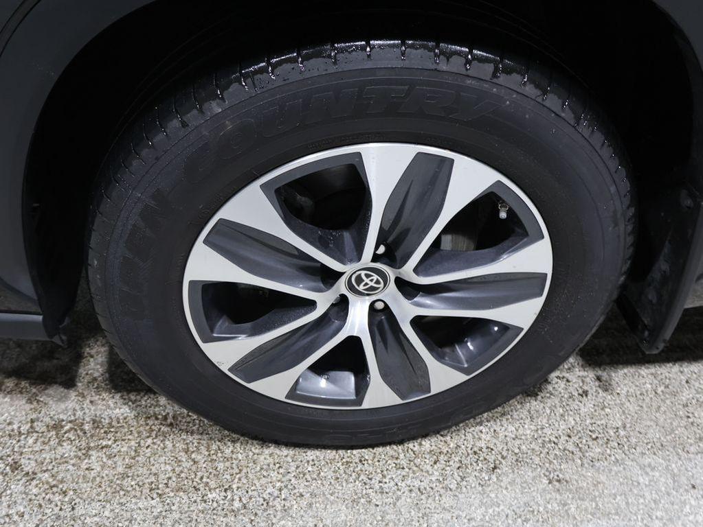 used 2024 Toyota Highlander car, priced at $35,998