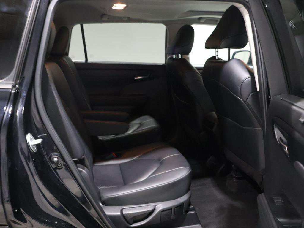 used 2024 Toyota Highlander car, priced at $35,998