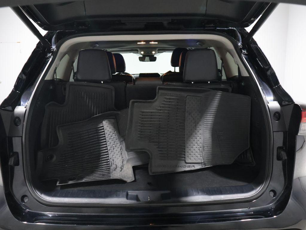 used 2024 Toyota Highlander car, priced at $35,998