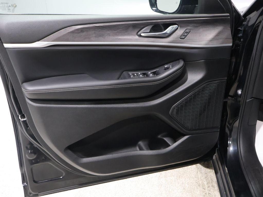 used 2024 Jeep Grand Cherokee car, priced at $30,654