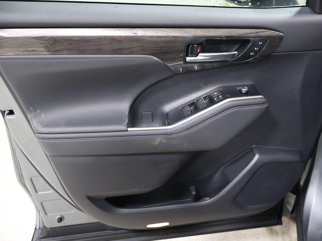 new 2026 Toyota Highlander car, priced at $55,283