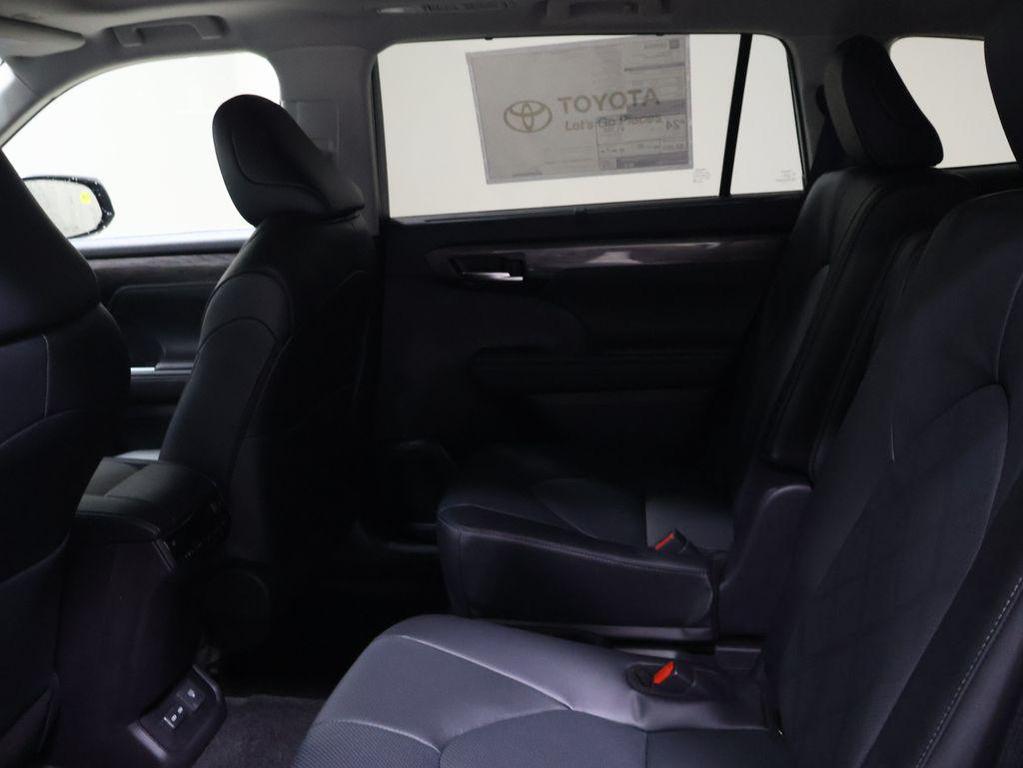 new 2026 Toyota Highlander car, priced at $55,283