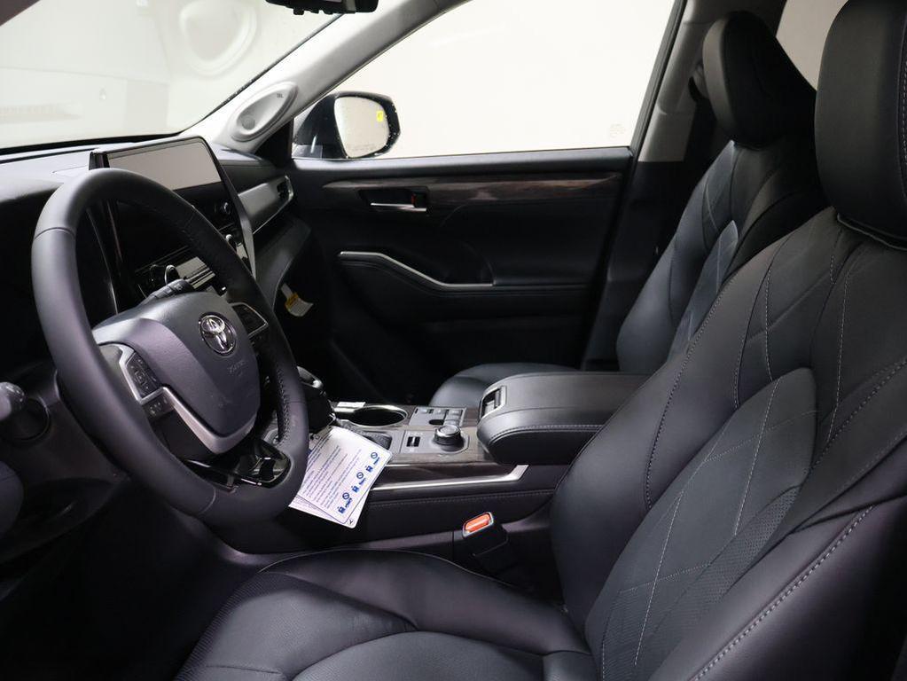 new 2026 Toyota Highlander car, priced at $55,283